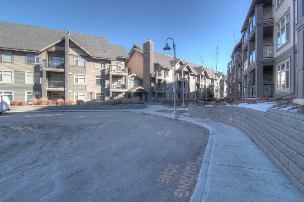 Pinnacle Inn & Suites Aspen YYC Dış mekan fotoğraf